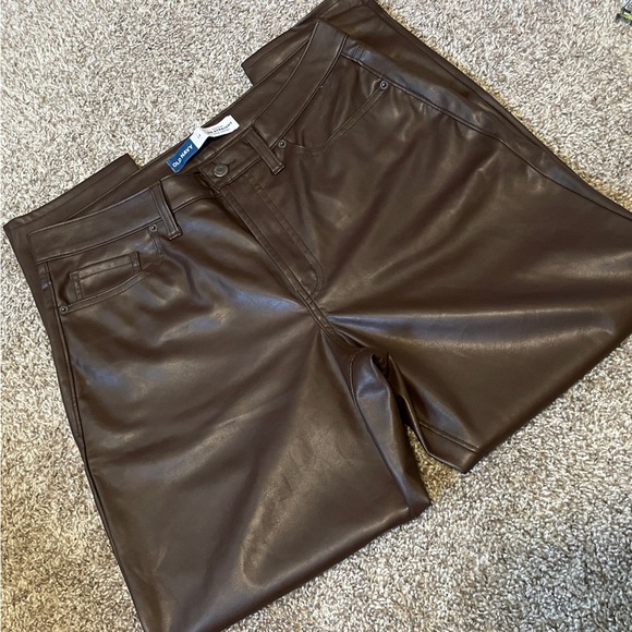 Old Navy | High-Waisted OG Straight Faux-Leather Ankle Pants | Chocolate Brown - Picture 3 of 10